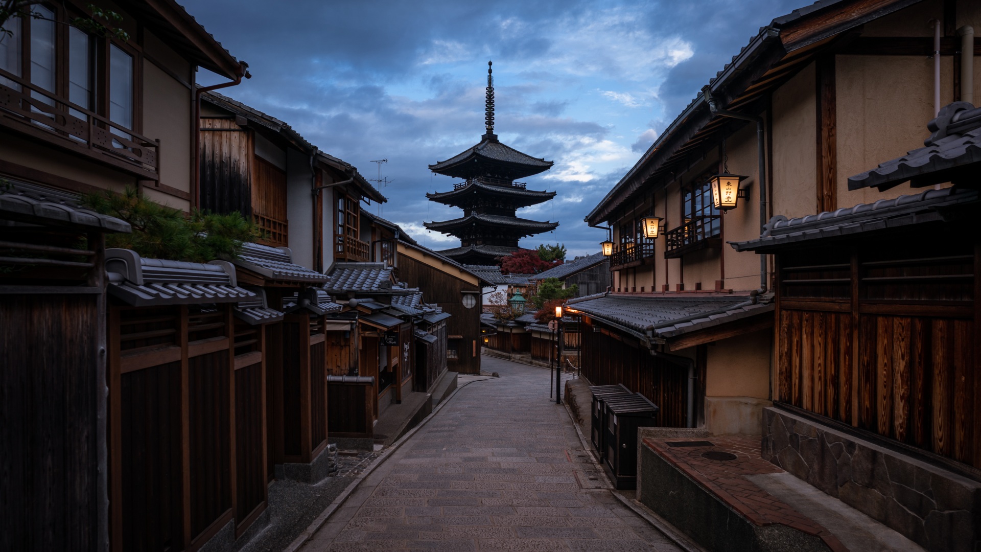 temples pagodas kyoto japan evening street 577485 1920x1080